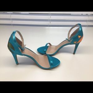 Trendy turquoise heels
